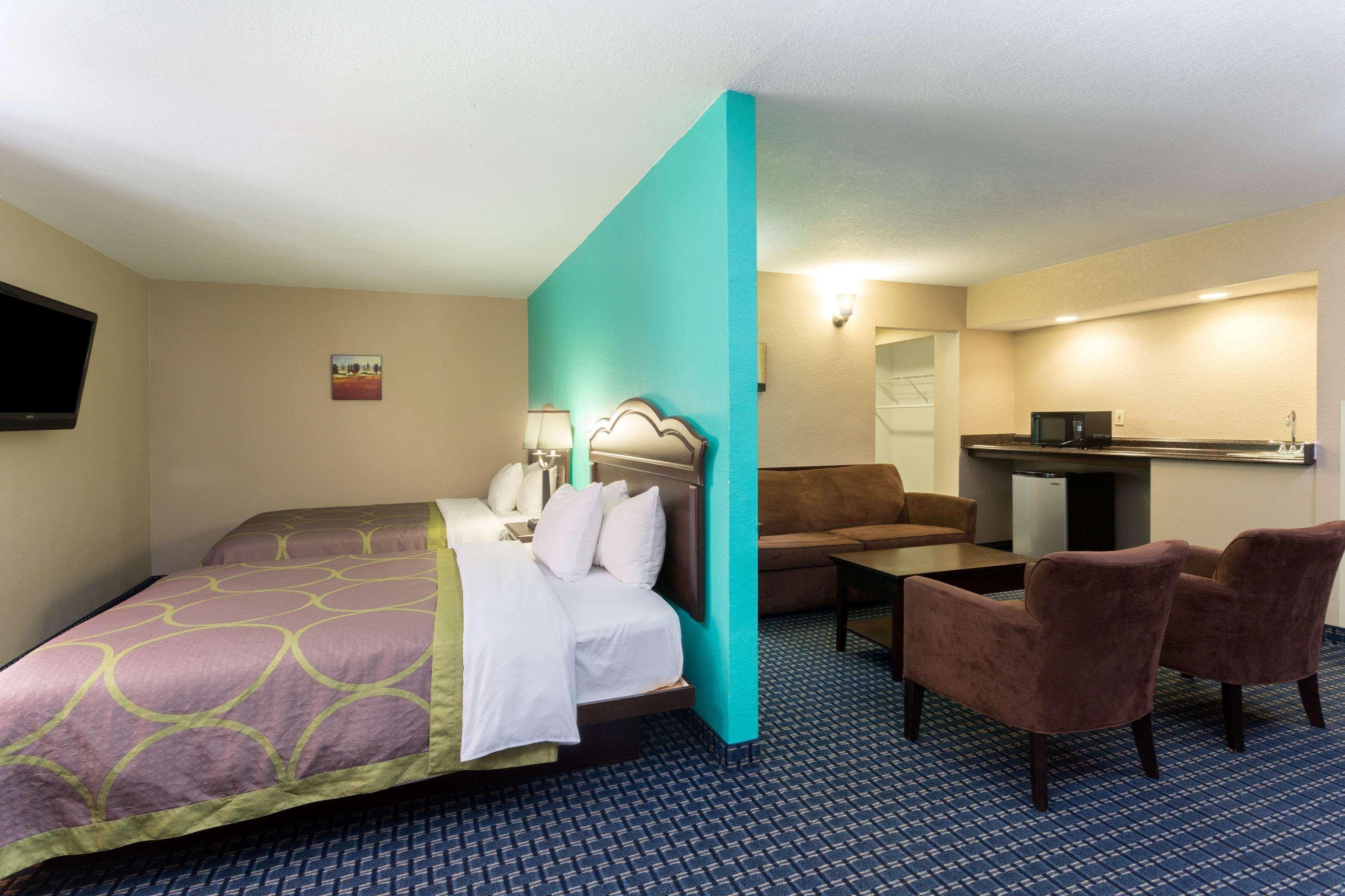 Super 8 By Wyndham Naples Hotel Golden Gate Exterior photo