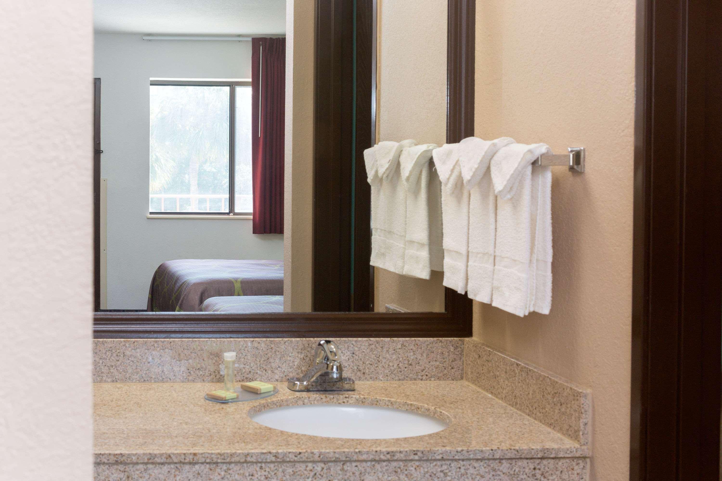 Super 8 By Wyndham Naples Hotel Golden Gate Exterior photo