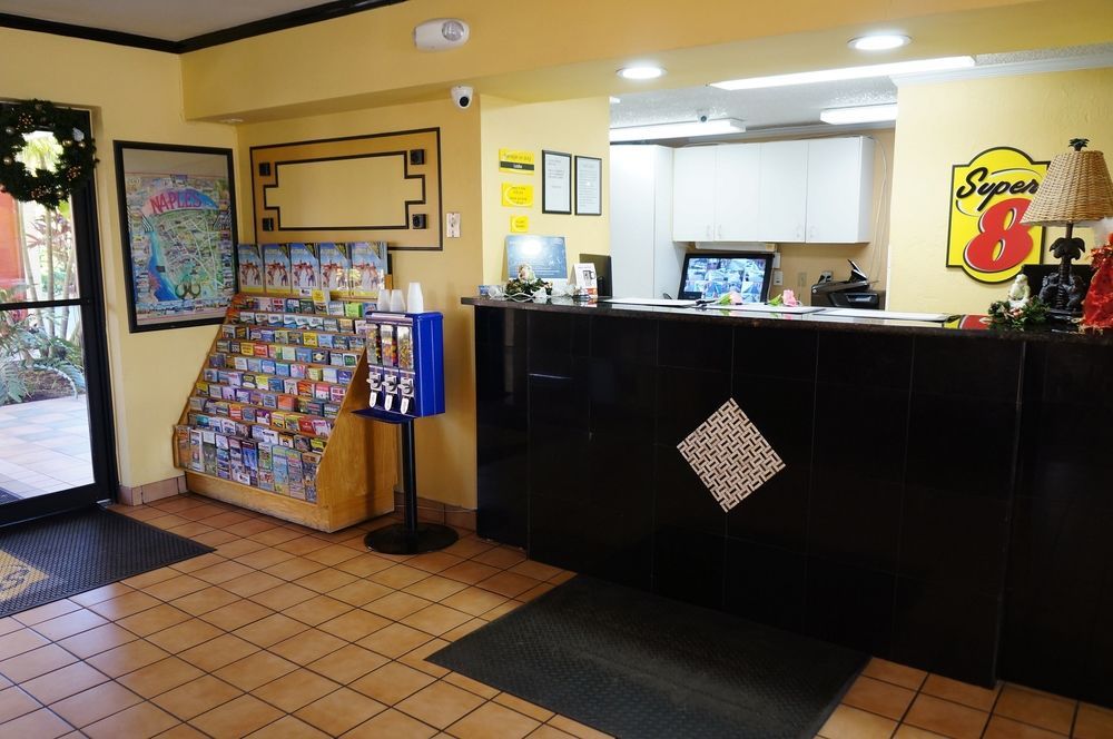 Super 8 By Wyndham Naples Hotel Golden Gate Exterior photo